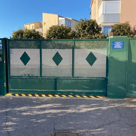T2, Terrasse, Parking Prive Proche Port Et Plages Апартаменты Агд