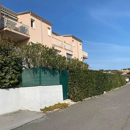 T2, Terrasse, Parking Privé Proche Port Et Plages
